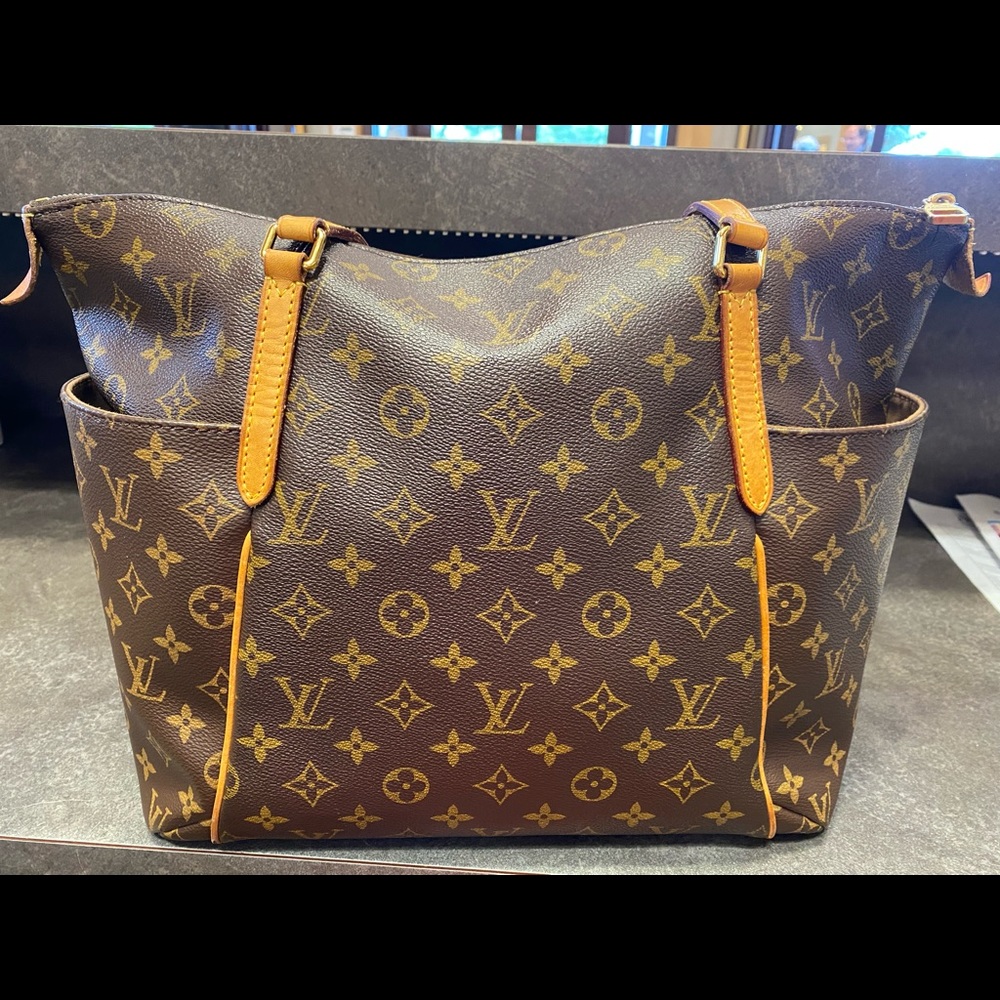 Louis Vuitton Totally MM Bag